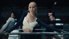 Ariana Grande dans le clip de "Yes, And?"