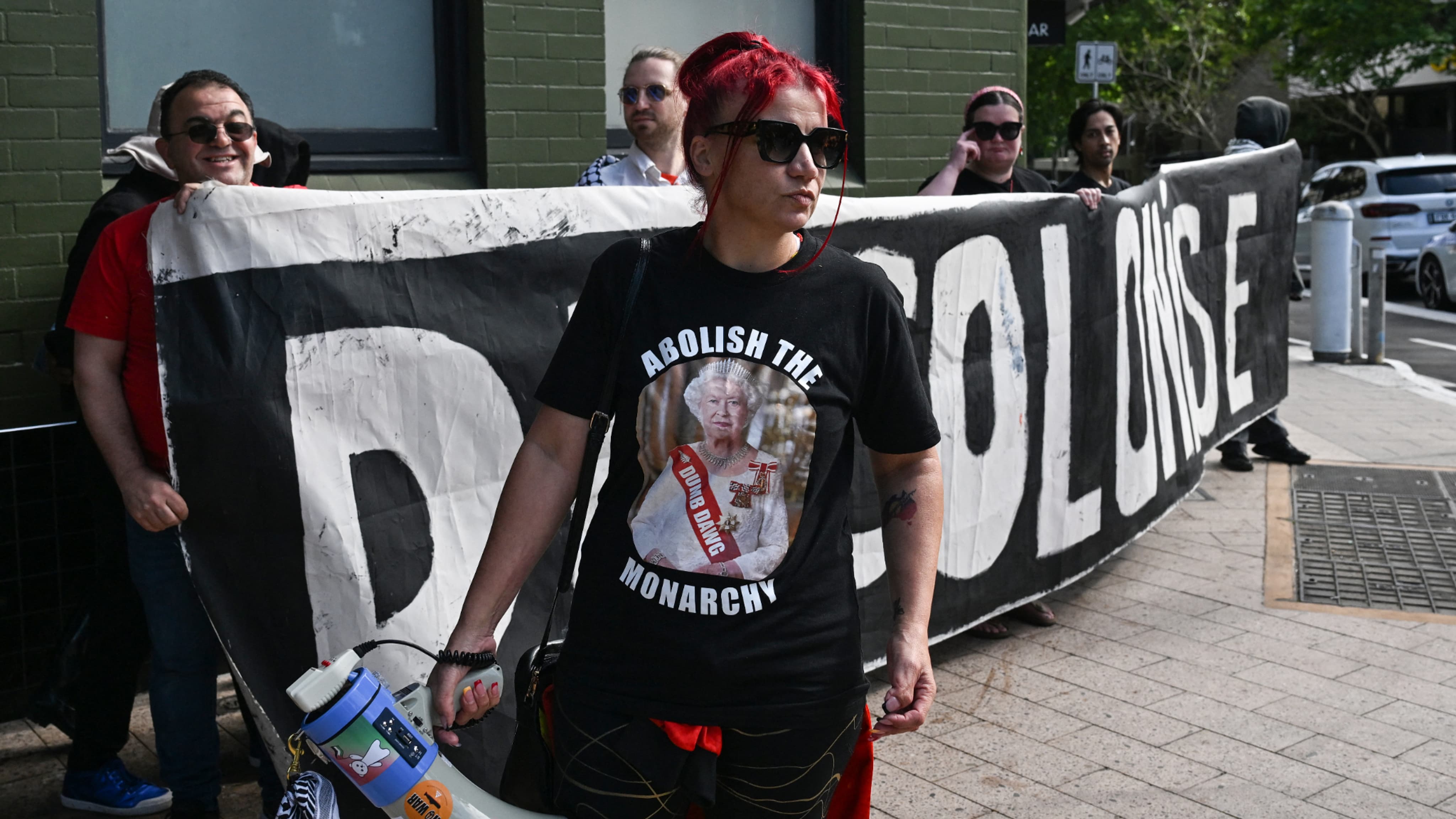 Charles III en Australie des manifestants rassemblés à Sydney pour