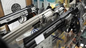Des pistolets airsoft dans une boutique parisienne, le 15 juin 2015. (Photo d'illustration)