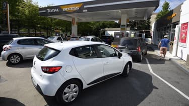 Surfant sur le risque de pénurie de carburant, les marques automobiles intensifient leur communication autour des véhicules propres (image d'illustration)