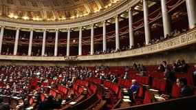 Les députés français ont adopté mardi par 317 voix contre 217 le projet de loi de finances pour 2013 que le Sénat examinera à son tour à partir de jeudi. /Photo prise le 23 octobre 2012/REUTERS/Charles Platiau