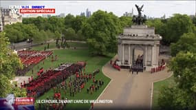 Funérailles d'Elizabeth II: le cortège s'avance vers Wellington Arch