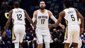 G. Clark, J. Valanciunas et H. Jones
