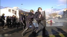 Manifestation tendue à Nantes: la police réplique avec des canons à eau