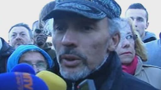 Serge Charney, interrogé par BFMTV à sa descente de la grue sur laquelle il a passé 4 jours.