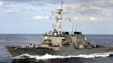Le destroyer antimissile américain USS McCain en janvier 2003.