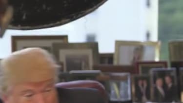 Donald Trump s'est rabrouer par un rapace, lors d'une séance photo pour Time.