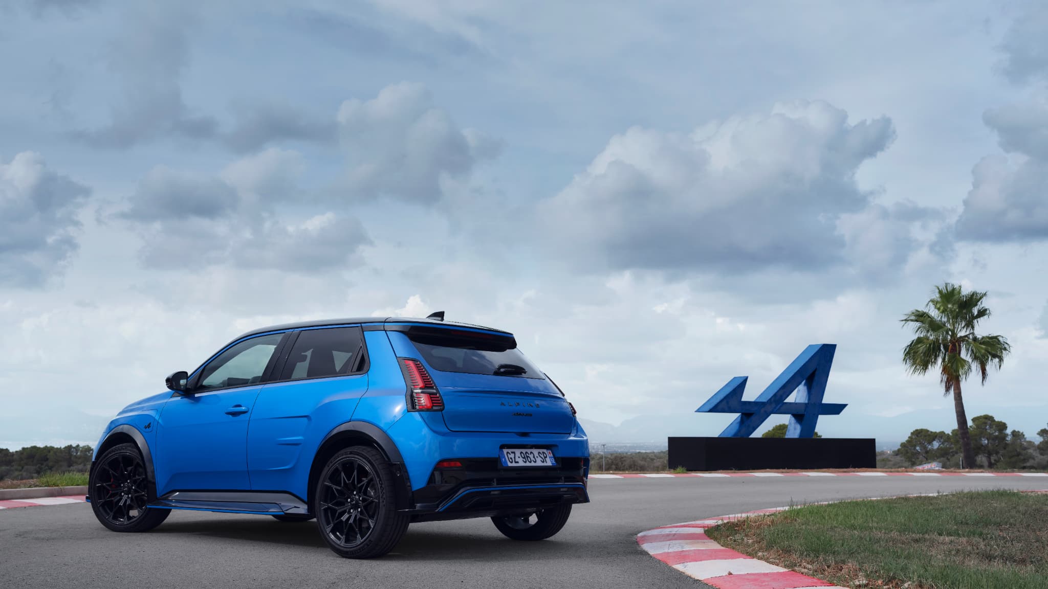 Cette A290 devient le premier modèle 100% élecrtrique d'Alpine.