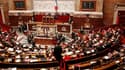 Les députés français ont adopté mercredi par 315 voix contre 198 le projet de loi de finances pour 2012 que le Sénat examinera à son tour dès jeudi. Les groupes UMP et du Nouveau centre (NC) ont voté ce projet de budget qualifié de "caduc" par l'oppositio