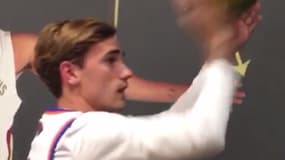 Antoine Griezmann a claqué quelques paniers dans un NBA store jeudi soir avant d'assister au match entre le Magic d'Orlando et les New York Knicks au Madison Square Garden.