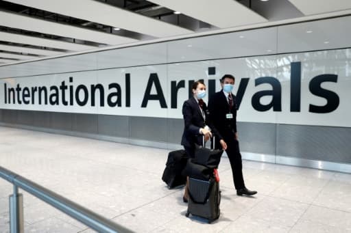 Des membres d'équipage de la British Airways arrivent à l'aéroport de Heathrow, le 8 juin 2020 à Londres Des membres d'équipage de la British Airways arrivent à l'aéroport de Heathrow, le 8 juin 2020 à Londres