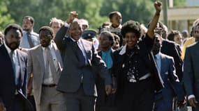 11 février 1990 - Mandela est libéré après 27 ans d'incarcération.