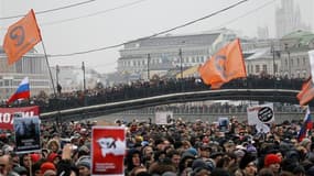 Plusieurs dizaines de milliers de personnes ont manifesté en Russie, ici place Bolotnaya à Moscou, pour réclamer la fin du régime de Vladimir Poutine et la tenue de nouvelles élections législatives après le scrutin controversé du 4 décembre. /Photo prise