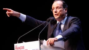 François Hollande a réitéré mardi ses attaques contre le "monde de la finance" dont la démocratie doit selon lui triompher, reprenant ce qui est devenu son principal slogan de campagne. /Photo prise le 24 janvier 2012/REUTERS/Philippe Laurenson