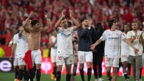 La joie de Jesus Navas et des joueurs du FC Séville, qualifiés pour la finale de Ligue Europa
