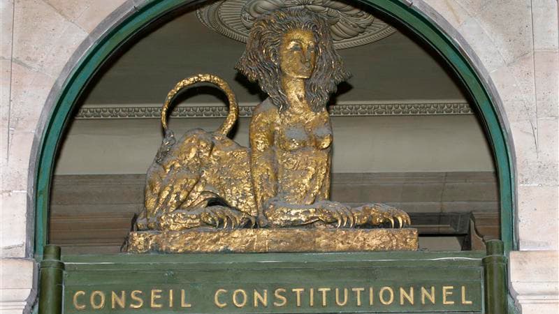 Les dispositions fiscales censurées par le Conseil constitutionnel représenteront un manque à gagner d'environ 500 millions d'euros en 2013, selon le gouvernement. La censure la plus emblématique politiquement est celle de la taxation à 75% des revenus an