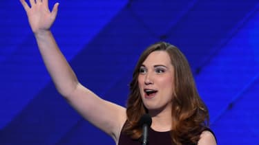 Sarah McBride est la première personne transgenre à être élue à la haute assemblée d'un Etat américain.