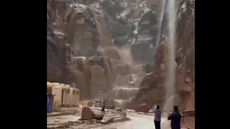 Jordanie: les images de la cité de Pétra touchée par des crues soudaines, près de 1.800 touristes évacués