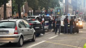 Les policiers déployés dans le centre-ville de Strasbourg ce vendredi 30 juin. 