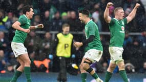 La joie des Irlandais Conor Murray et Joey Carbery après la victoire en Angleterre et le Grand Chelem 2018