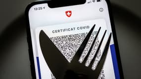 Illustration du pass sanitaire Suisse, avec le QR Code nécessaire pour rentrer dans plusieurs endroits recevant du public