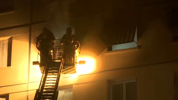 Un immeuble en feu à Sainte-Foy-lès-Lyon, les pompiers sont sur place