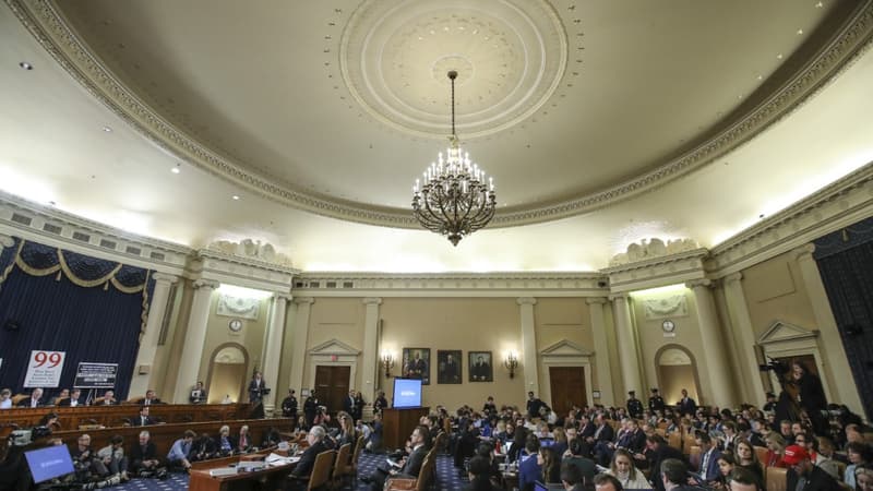 Vue générale de la salle d'audition publique de l'enquête en vue de la procédure de destitution de Donald Trump, Washington, 19 novembre 2019