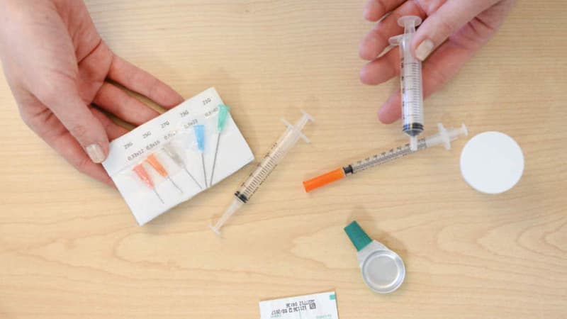 Un kit d'injection stérile destiné aux toxicomanes (illustration).