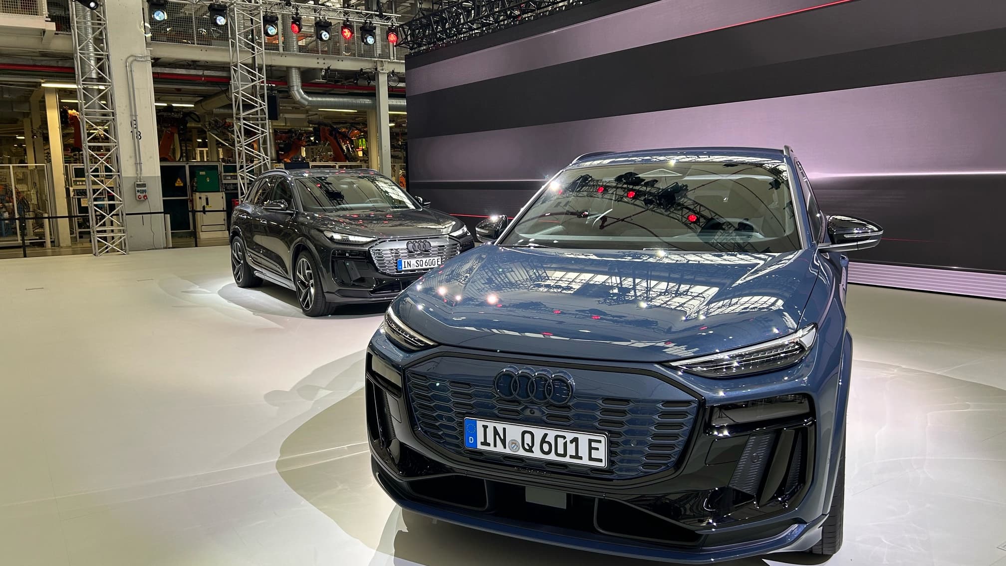 Le Q6 e-tron adopte une nouvelle plate-forme, baptisée PPE, qui est partagée avec le Porsche Macan. La future Audi A6 électrique l’utilisera aussi. Le Q6 e-tron adopte une nouvelle plate-forme, baptisée PPE, qui est partagée avec le Porsche Macan. La future Audi A6 électrique l’utilisera aussi.
