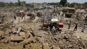 Un attentat suicide a fait 56 morts dans le Mohmand, zone tribale du nord-ouest du Pakistan frontalière de l'Afghanistan. Un kamikaze à moto a mis ses explosifs à feu devant les bureaux d'un haut fonctionnaire de la région majoritairement pachtoune, où pl