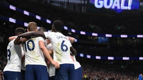 Les joueurs de Tottenham célébrant un but en Premier League