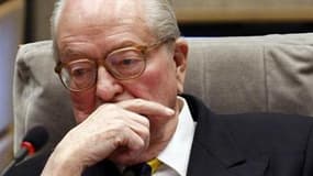Jean-Marie Le Pen annoncera lundi à l'issue d'un bureau politique la date du prochain congrès destiné à choisir son successeur et le candidat du Front national pour 2012. Les responsables du parti devront trancher entre l'automne 2010, date qui a la préfé