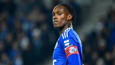 L'attaquant de Strasbourg Emmanuel Emegha face à Lille le 9 novembre 2025