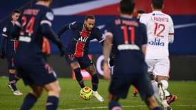 Neymar face à l'OL