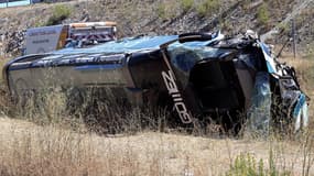 Le passager avait forcé le conducteur à donner un coup de volant, entraînant le bus en contrebas de la route.