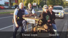Une jolie photo souvenir avec des policiers néo-zélandais