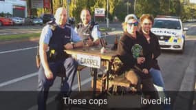 Une jolie photo souvenir avec des policiers néo-zélandais