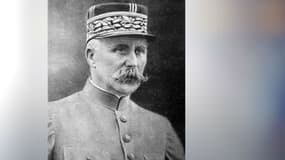 Une carte postale montrant le maréchal Pétain en 1914.