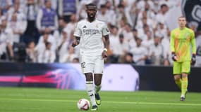 Le défenseur international allemand Antonio Rüdiger est l'un des derniers rescapés de l'hécatombe qui frappe la défense du Real