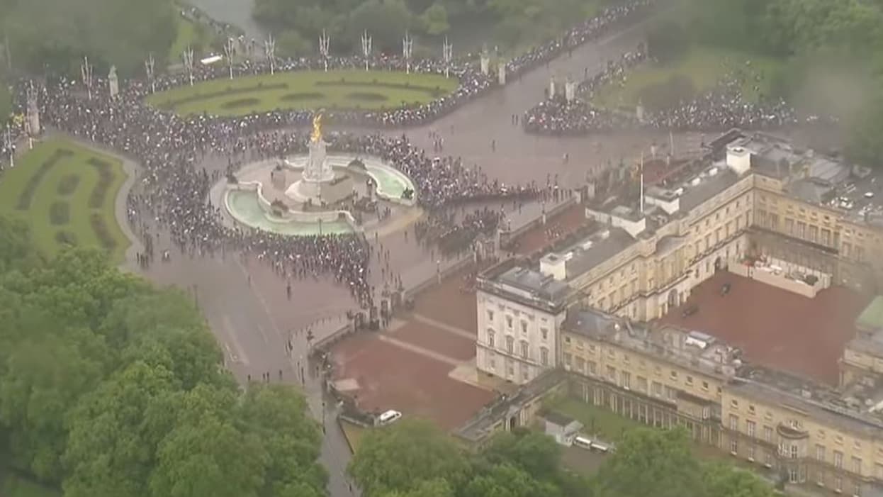 La foule s'approche de Buckingham Palace, le 15 juin 2024