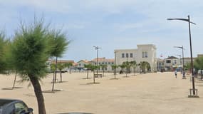 La fusillade s'est déroulée sur la place du marché, à Saintes-Maries-de-la-Mer.