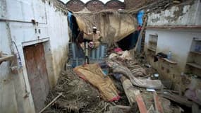 Maison détruite par les inondations à Nowshera dans le nord-ouest du Pakistan. De nouvelles pluies torrentielles sont attendues dans les deux prochains jours au Pakistan, où douze millions de personnes ont déjà été touchées par les pires inondations que c