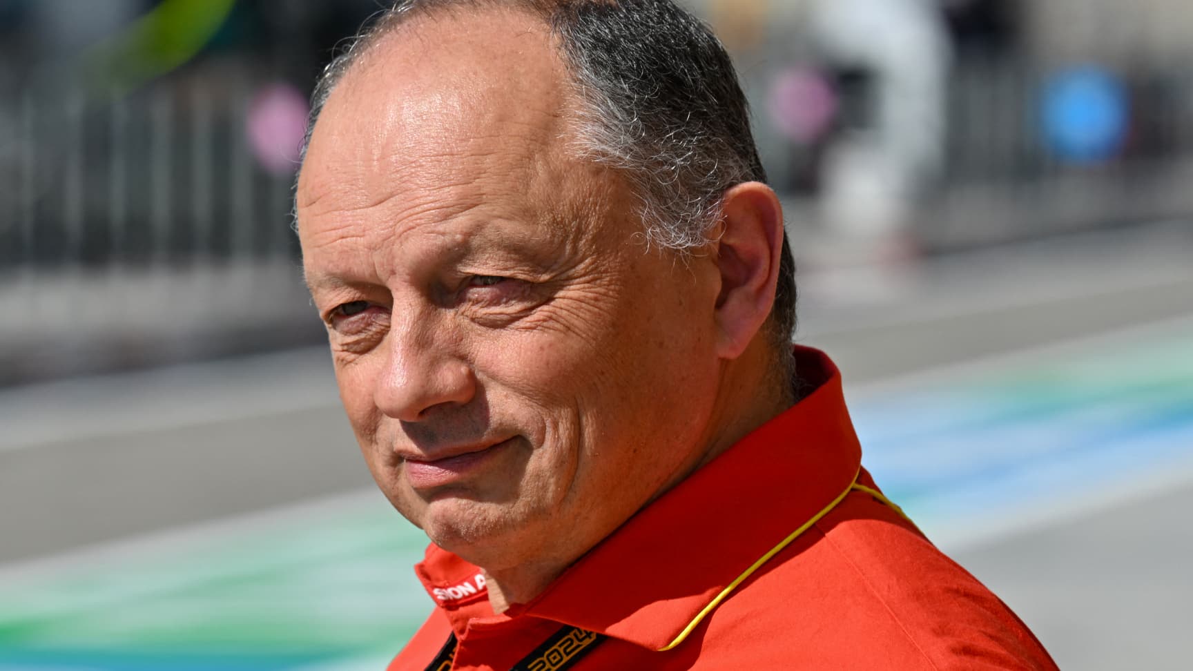 “Non abbattetevi”, dice Vasseur, spiegando le ambizioni della Ferrari prima dell’inizio della stagione