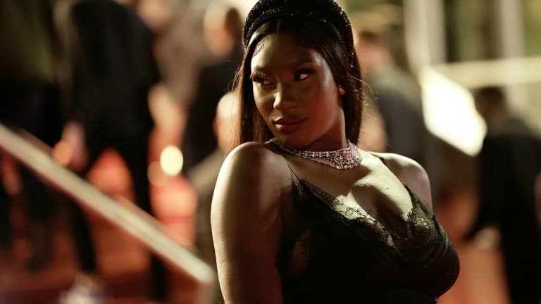 La star franco-malienne Aya Nakamura lors des NRJ Music Awards, le 18 novembre 2022 à Cannes