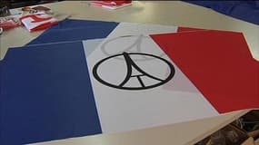 Les ventes de drapeaux français s'envolent depuis les attentats