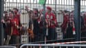 Les supporters de Liverpool bloqués derrière les grilles du Stade de France, le 28 mai 2022