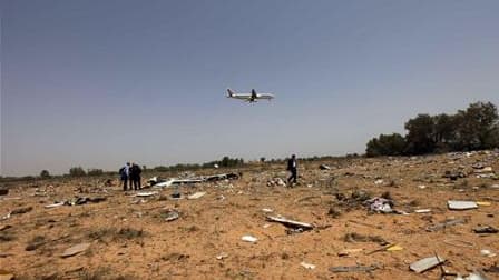 Sur le site du crash de l'Airbus A330-200 le 12 mai dernier à Tripoli. La commission d'enquête libyenne sur l'accident de cet avion à son atterrissage n'a décelé aucun signe de défaut technique de l'appareil avant le crash, selon un rapport préliminaire p