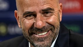Le nouvel entraîneur de Lyon, le Néerlandais Peter Bosz, lors de sa présentation officielle à la presse, le 30 mars 2021 au Groupama Stadium à Décines-Charpieu, près de Lyon