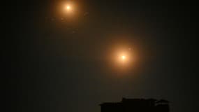 Une attaque russe nocturne sur Kiev a tué au moins une personne le 14 novembre 2025.