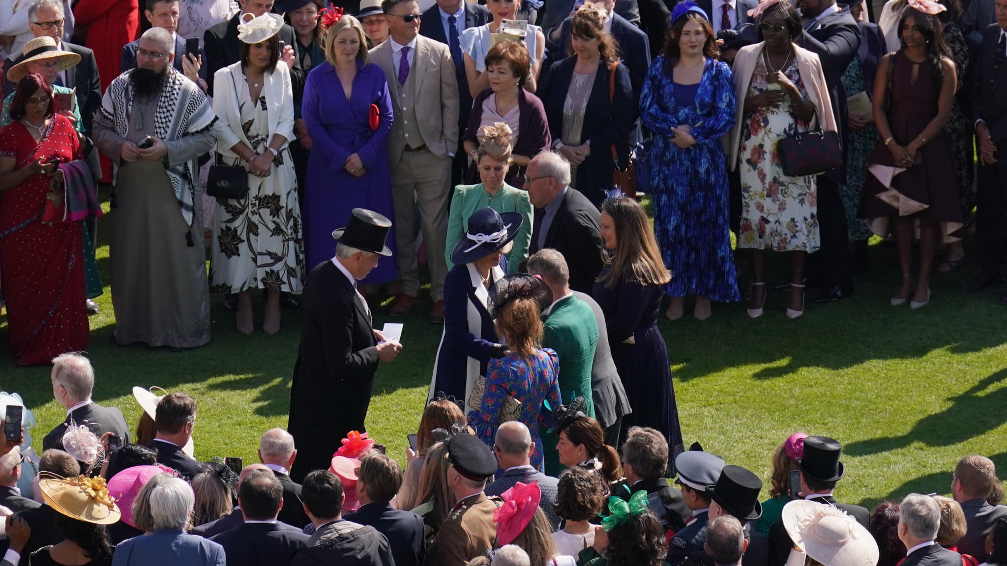 Re Carlo III e Camilla organizzarono la loro prima festa in giardino a Buckingham Gardens